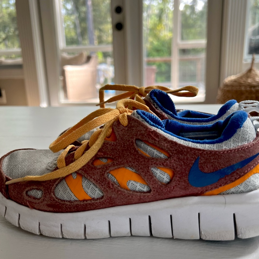 Boys Nike running shoe size 4.5 youth gently used
